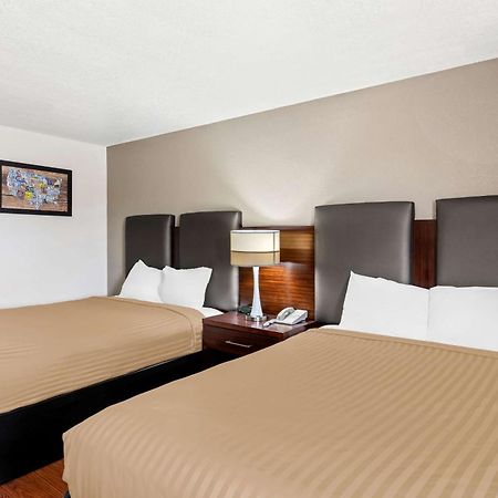 Econo Lodge Emporia Exterior photo