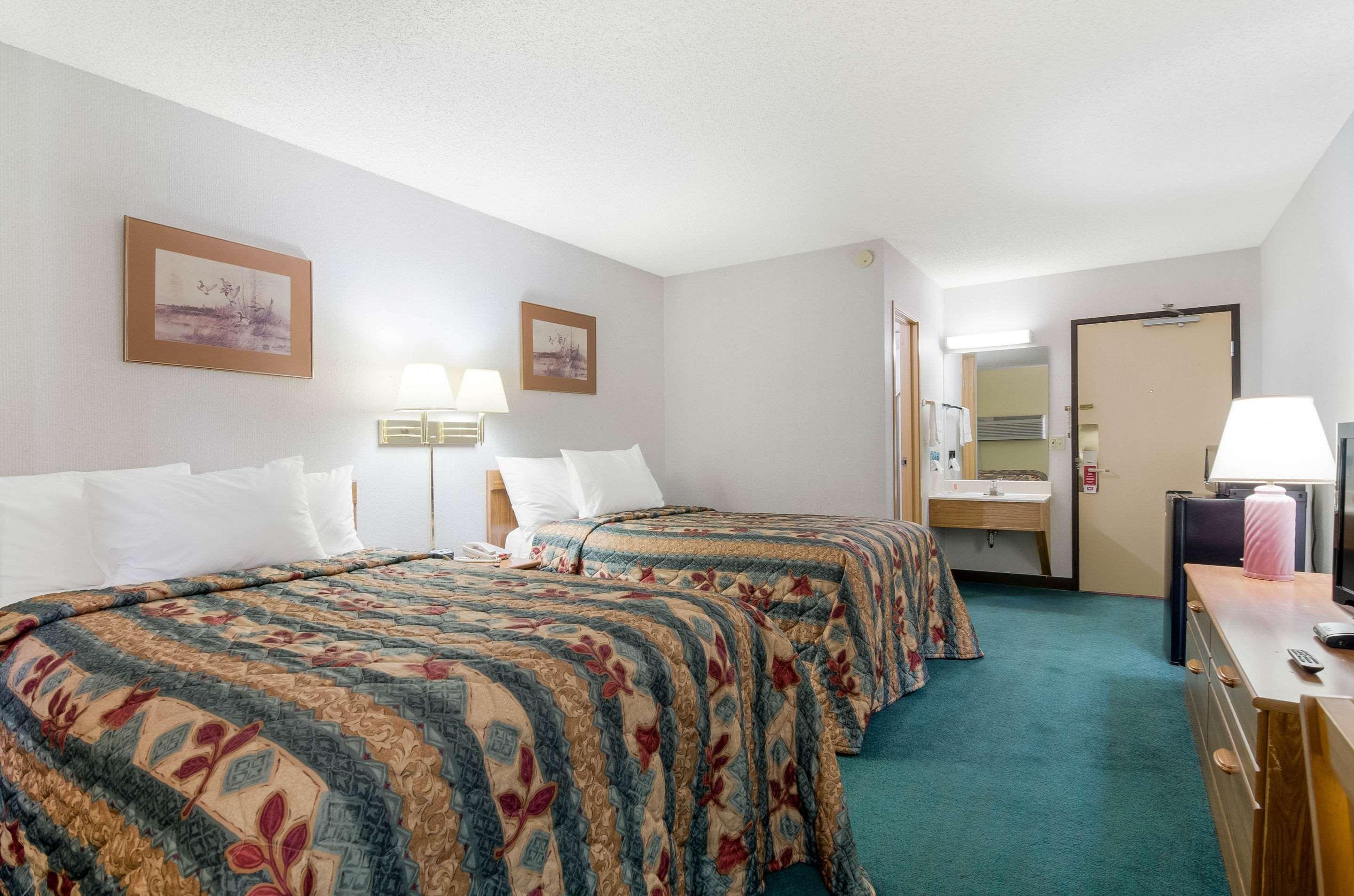 Econo Lodge Emporia Exterior photo